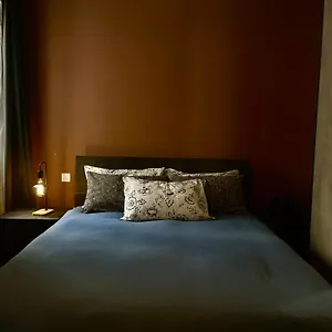 Airport Bedroom With Your Own Private Bathroom Self Check In And Self Check Out Air-condition Included Alloggio in famiglia